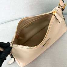 Carregar imagem no visualizador da galeria, Prada Aimee bag
