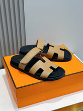 Carregar imagem no visualizador da galeria, Hermes Chypre Sandal Caramelo
