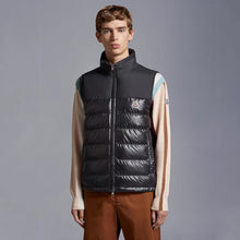 Carregar imagem no visualizador da galeria, Colete Moncler Black 3
