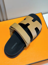 Carregar imagem no visualizador da galeria, Hermes Chypre Sandal Caramelo
