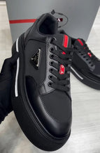Cargar imagen en el visor de la galería, Prada Downtown Negro Rojo
