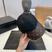 Carregar imagem no visualizador da galeria, Boné Louis Vuitton

