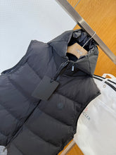 Carregar imagem no visualizador da galeria, Colete Moncler All Black
