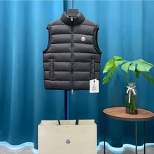 Carregar imagem no visualizador da galeria, Colete Moncler Preto
