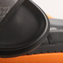Carregar imagem no visualizador da galeria, Chinelo Slide NBA Black Monogram
