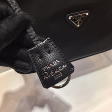 Carregar imagem no visualizador da galeria, Bolsa Prada mini Re-Edition 2000
