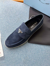 Carregar imagem no visualizador da galeria, Mocassim Prada blue
