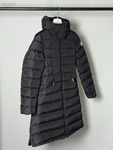 Carregar imagem no visualizador da galeria, Moncler Enfant Casaco Matelassê Com Capuz
