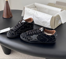 Cargar imagen en el visor de la galería, GOLDEN GOOSE GGDB TRUESTAR BLACK

