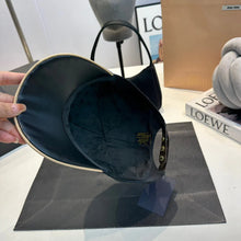 Carregar imagem no visualizador da galeria, Boné Louis Vuitton
