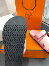 Carregar imagem no visualizador da galeria, Hermes Chypre  Sandal Pink Leather
