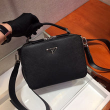 Carregar imagem no visualizador da galeria, Prada Brique Saffiano Black
