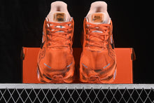Carregar imagem no visualizador da galeria, Nike Vomero Premium x Melitta Baumeister Total Orange Chalk .
