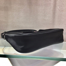 Carregar imagem no visualizador da galeria, Bolsa Prada mini Re-Edition 2000
