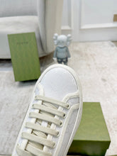 Carregar imagem no visualizador da galeria, Gucci And Ebony GG Canvas White
