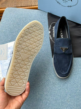 Carregar imagem no visualizador da galeria, Mocassim Prada blue
