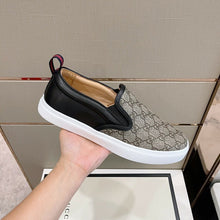 Carregar imagem no visualizador da galeria, GUCCI GG Supreme Slip On
