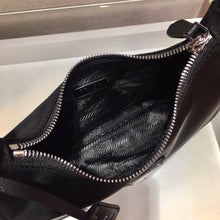 Carregar imagem no visualizador da galeria, Bolsa Prada mini Re-Edition 2000

