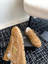 Carregar imagem no visualizador da galeria, Prada Trail faded suede sneakers
