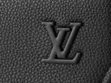 Carregar imagem no visualizador da galeria, Mochila All Black Louis Vuitton Signature
