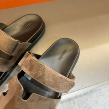 Carregar imagem no visualizador da galeria, Sandália &quot;Chypre &quot; Hermès Marrom Camurça
