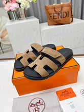 Carregar imagem no visualizador da galeria, Hermes Chypre Sandal Beige Calfskin Leather
