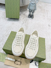 Carregar imagem no visualizador da galeria, Gucci And Ebony GG Canvas Cream
