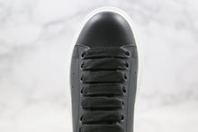 Carregar imagem no visualizador da galeria, Alexander Mcqueen Oversized Black White
