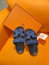 Carregar imagem no visualizador da galeria, Hermes Chypre Sandal Navy Calfskin Leather
