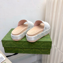 Carregar imagem no visualizador da galeria, Gucci Angelina Platform 55 mm Sandal Silver Jacquard
