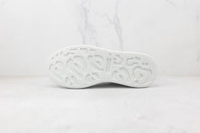 Carregar imagem no visualizador da galeria, Alexander Mcqueen Oversized Polarizad Pink
