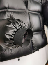 Carregar imagem no visualizador da galeria, Jaqueta Down Puffer Prada
