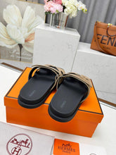 Carregar imagem no visualizador da galeria, Hermes Chypre Sandal Beige Calfskin Leather
