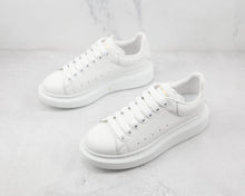 Carregar imagem no visualizador da galeria, Alexander McQueen Oversized White
