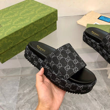 Carregar imagem no visualizador da galeria, Gucci Angelina Platform 55 mm Sandal Black Jacquard Denim
