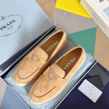 Carregar imagem no visualizador da galeria, Prada Suede Loafers
