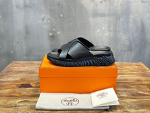 Carregar imagem no visualizador da galeria, Hermes Sandal Infra Black
