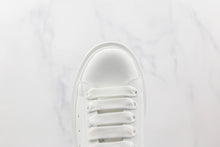 Carregar imagem no visualizador da galeria, Alexander Mcqueen Oversized Polarizad Pink
