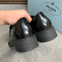 Carregar imagem no visualizador da galeria, Mocassim Prada Black
