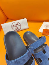 Carregar imagem no visualizador da galeria, Hermes Chypre Sandal Navy Calfskin Leather
