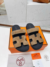 Carregar imagem no visualizador da galeria, Hermes Chypre Sandal Beige Calfskin Leather
