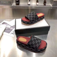 Carregar imagem no visualizador da galeria, Gucci Angelina Platform 55 mm Sandal Black Red Jacquard Denim
