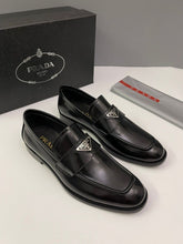 Carregar imagem no visualizador da galeria, Sapato Prada Black
