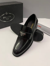 Carregar imagem no visualizador da galeria, Sapato Prada Black
