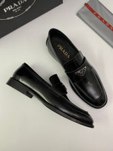 Carregar imagem no visualizador da galeria, Sapato Prada Black
