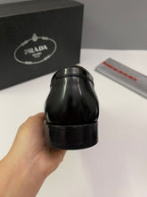Carregar imagem no visualizador da galeria, Sapato Prada Black
