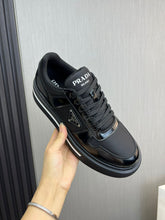 Carregar imagem no visualizador da galeria, Prada Downtown Leather Sneakers Black
