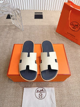 Carregar imagem no visualizador da galeria, Hermes Izmir Sandal Blanc de Paris
