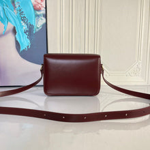 Carregar imagem no visualizador da galeria, BOLSA CLASSIQUE TRIOMPHE CELINE WINE

