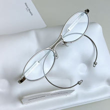 Carregar imagem no visualizador da galeria, Óculos de sol Gentle Monster D’heygere Pierced 02 Glossy
